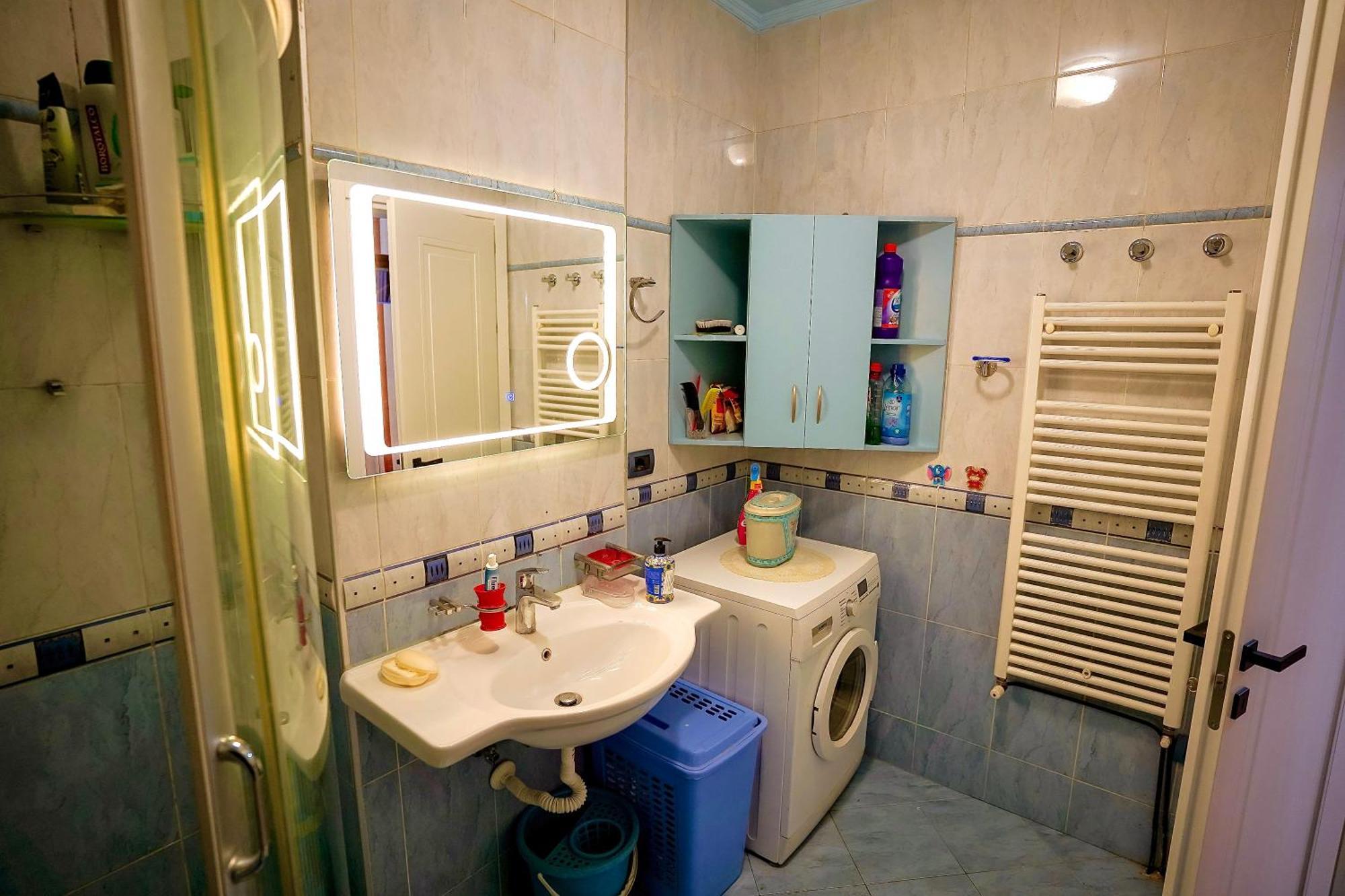 Center 2-bedrooms 2-bathroom Apartment