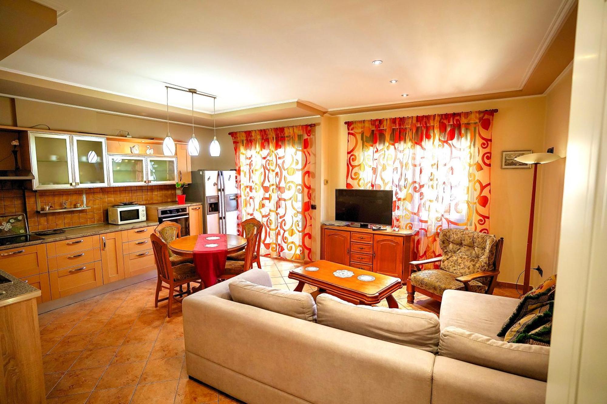 Center 2-bedrooms 2-bathroom