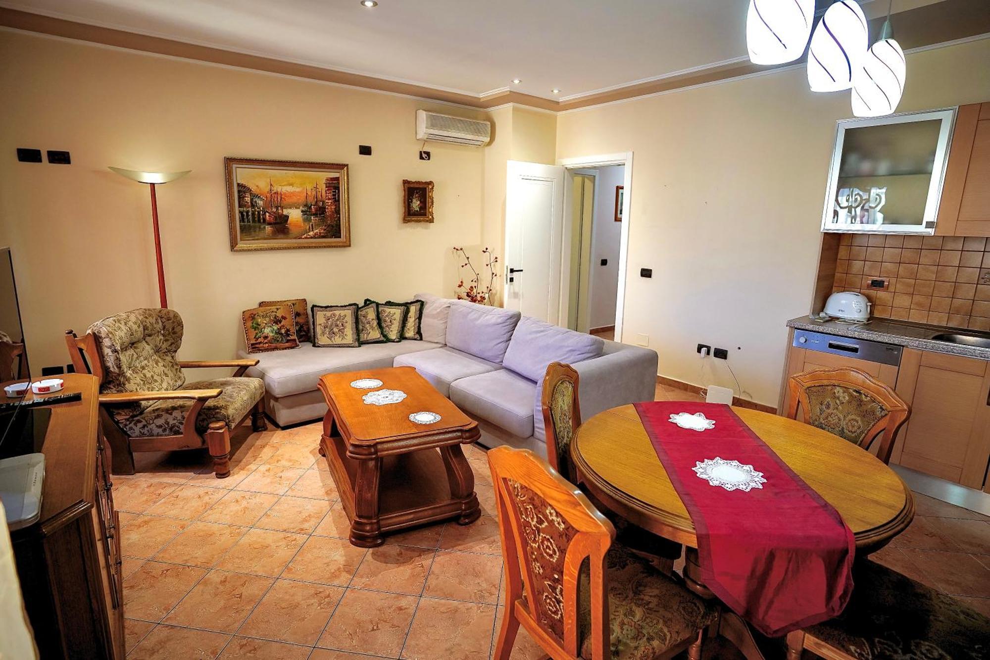 Apartment Center 2-bedrooms 2-bathroom *